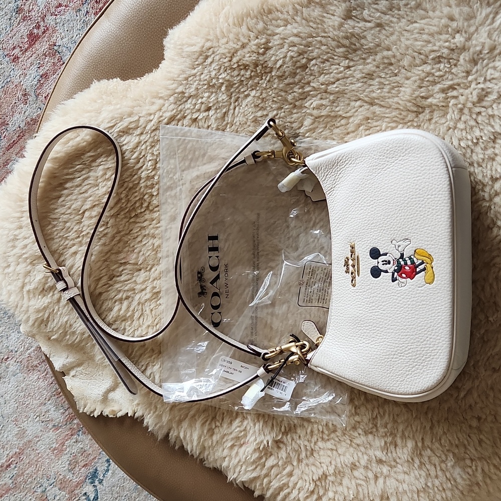 Adorable NWT Disney X Coach Leather Mickey Mouse Teri Bag ❤️🐭🖤